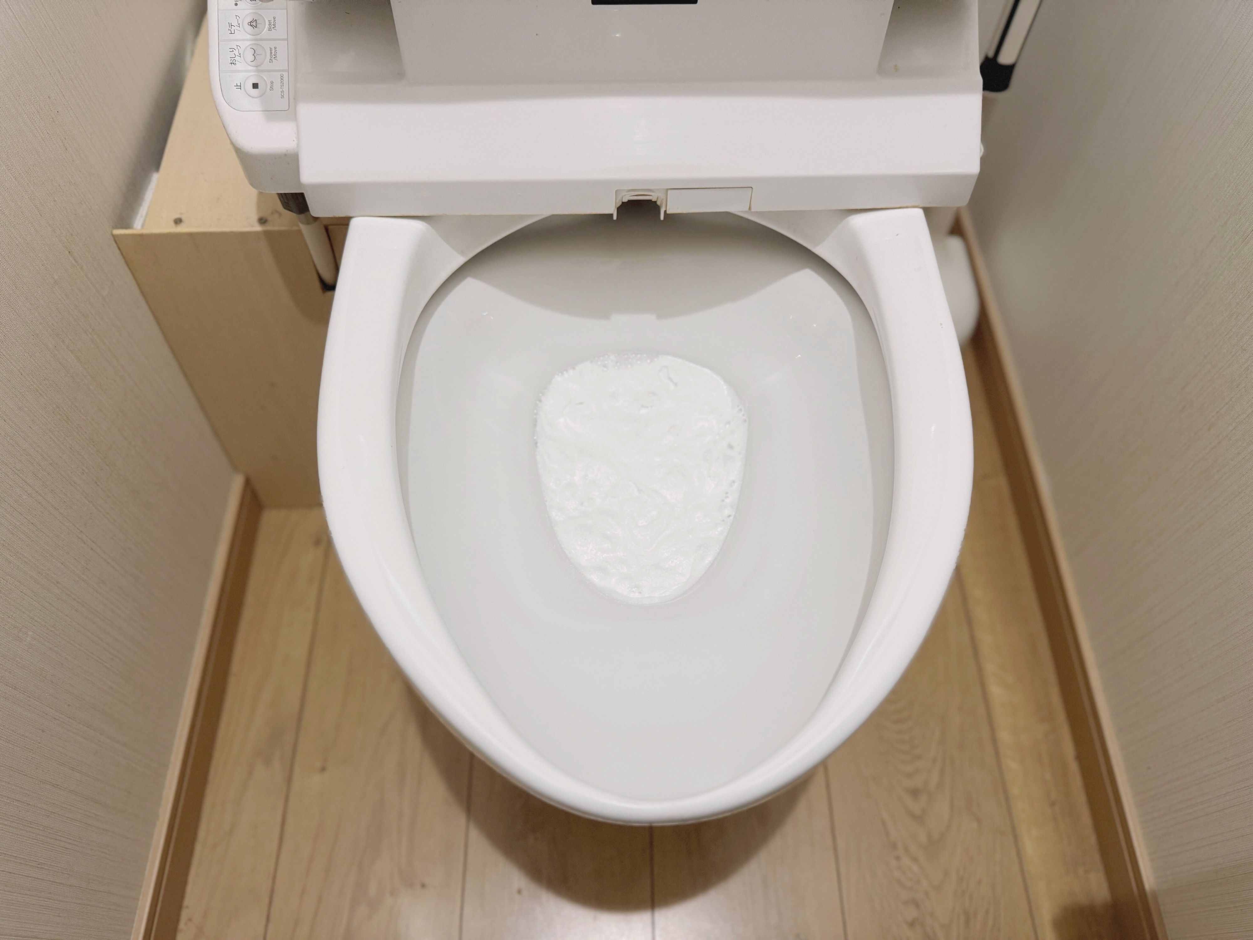 【使用方法】便器の水たまりに入れて30分放置するだけ