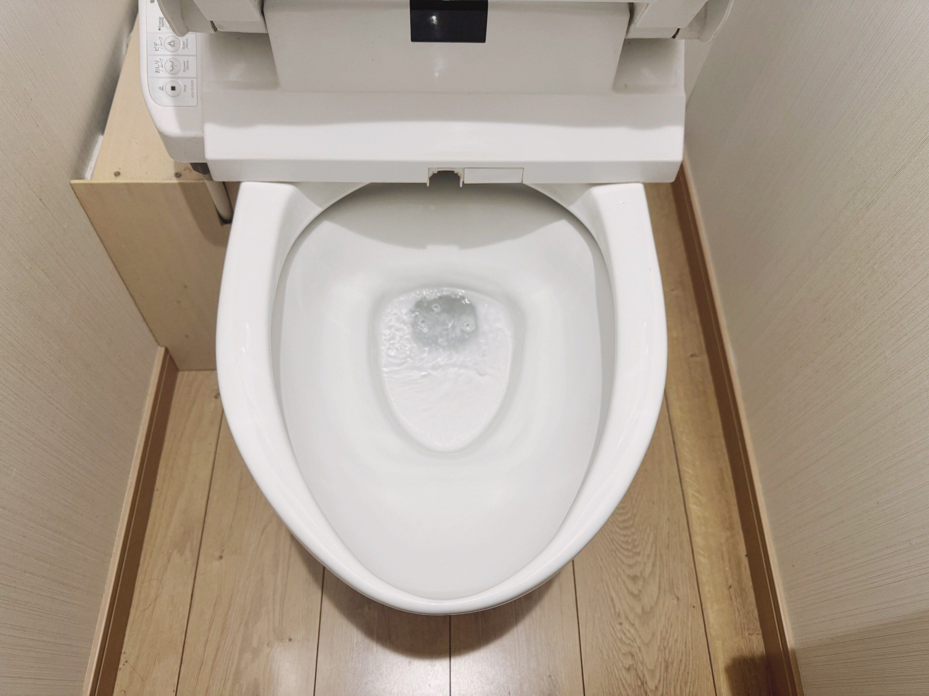 【使用方法】便器の水たまりに入れて30分放置するだけ