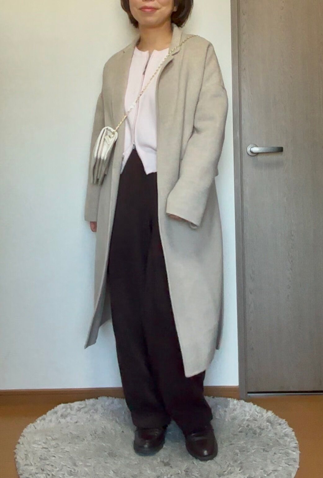 ロングアウターとスウェットワイドパンツのコーディネート