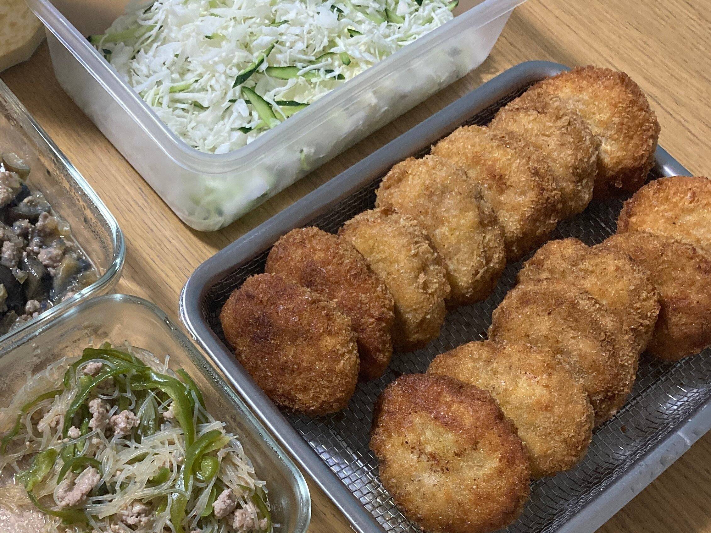 メンチカツと野菜たっぷりの副菜3種