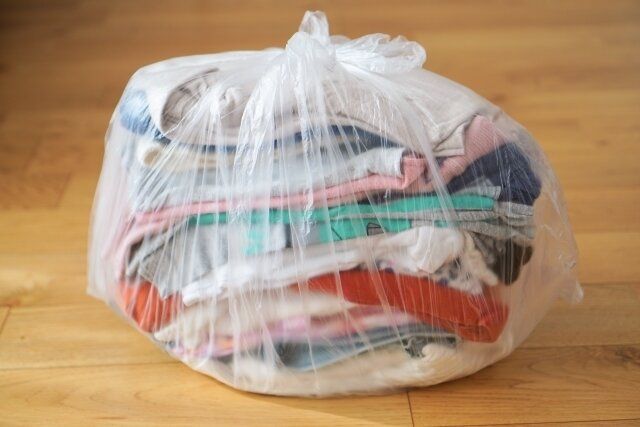 ゴミ袋に入った不用品