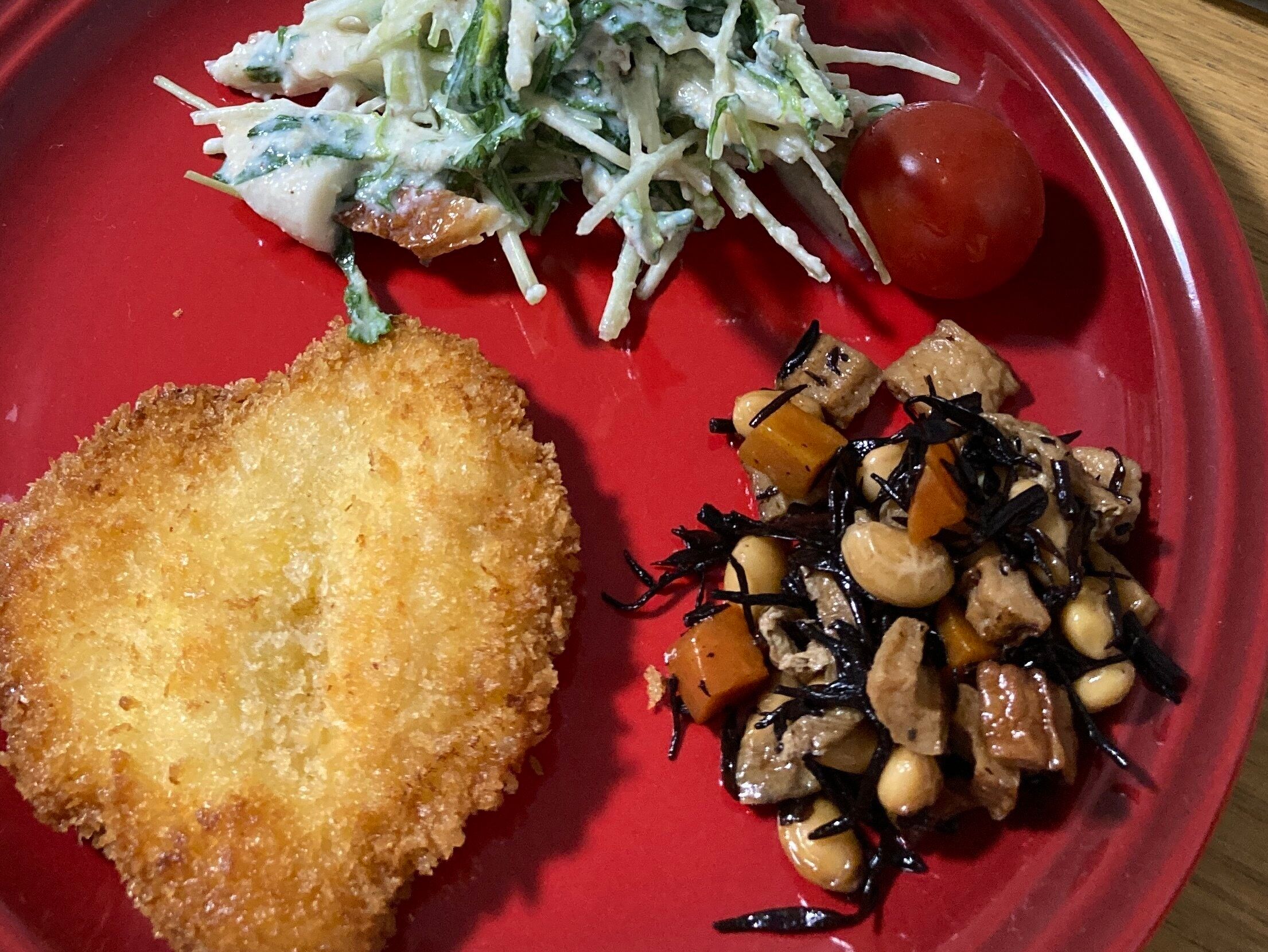 チキンカツとひじき豆のプレート