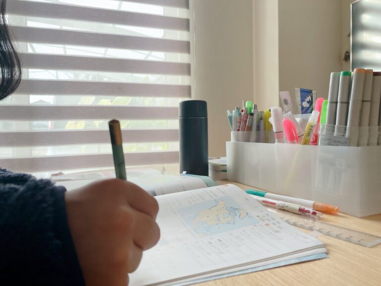 中学生の子どもに親が勉強を教えるメリットとデメリット！