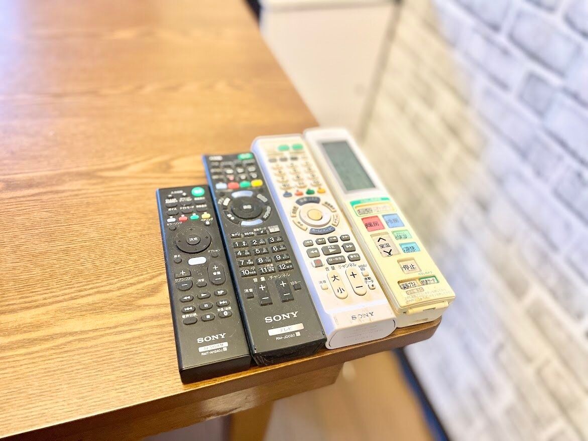リモコンは揃えて置く