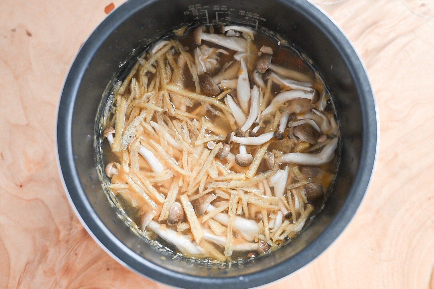 炊飯前の炊飯窯