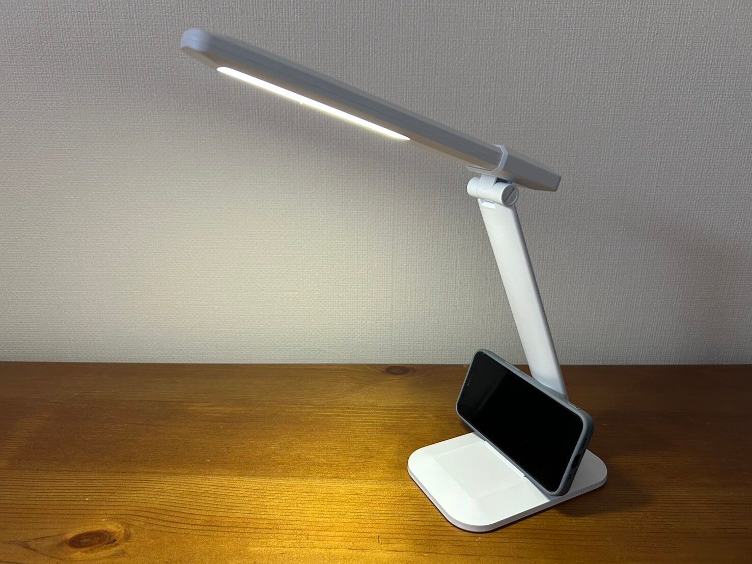これで550円ってウソでしょ!?ダイソーのデスクライトはただのデスクライトじゃなかった…！