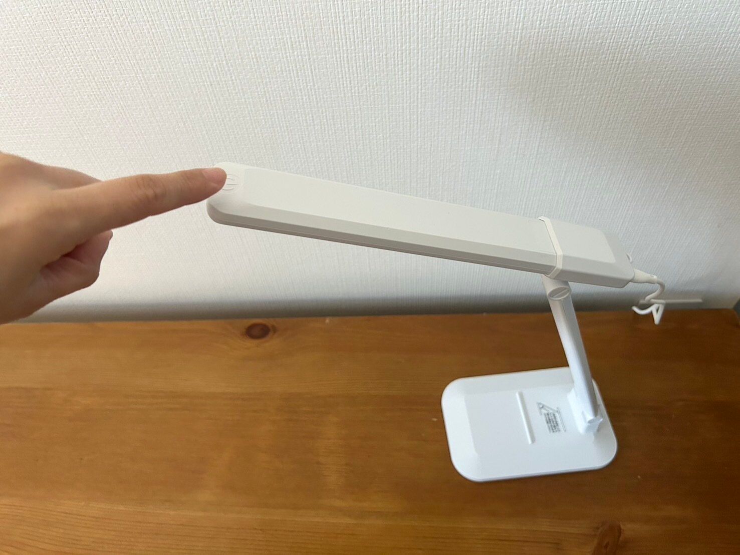 これで550円ってウソでしょ!?ダイソーのデスクライトはただのデスクライトじゃなかった…！