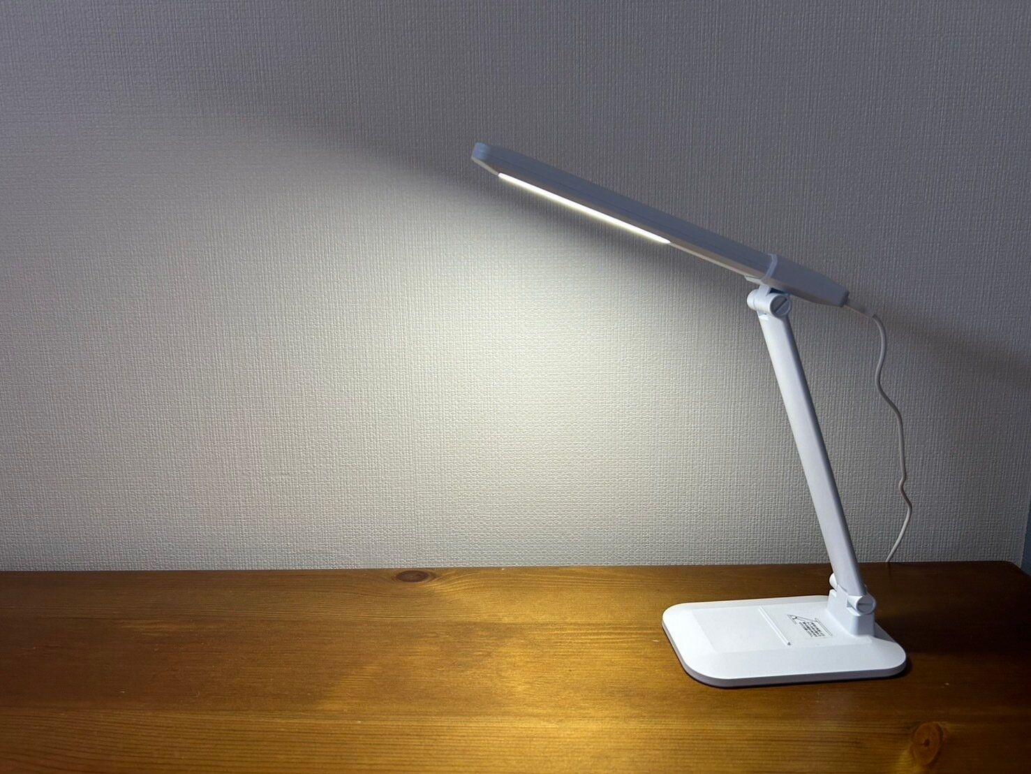 これで550円ってウソでしょ!?ダイソーのデスクライトはただのデスクライトじゃなかった…！