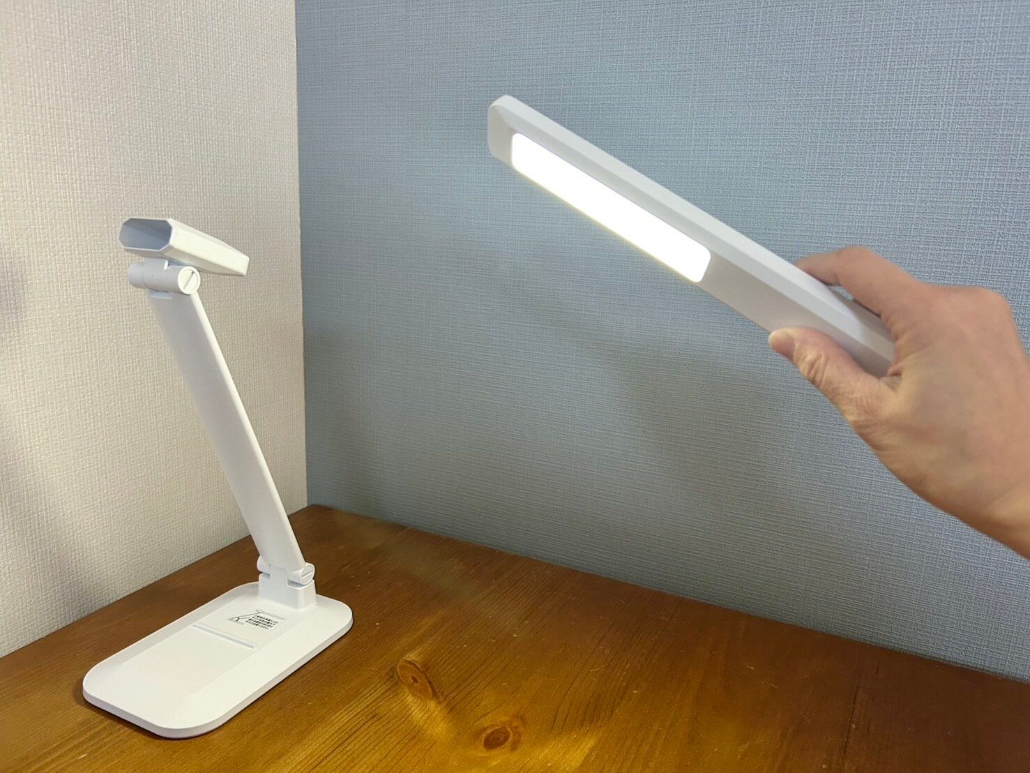これで550円ってウソでしょ!?ダイソーのデスクライトはただのデスクライトじゃなかった…！