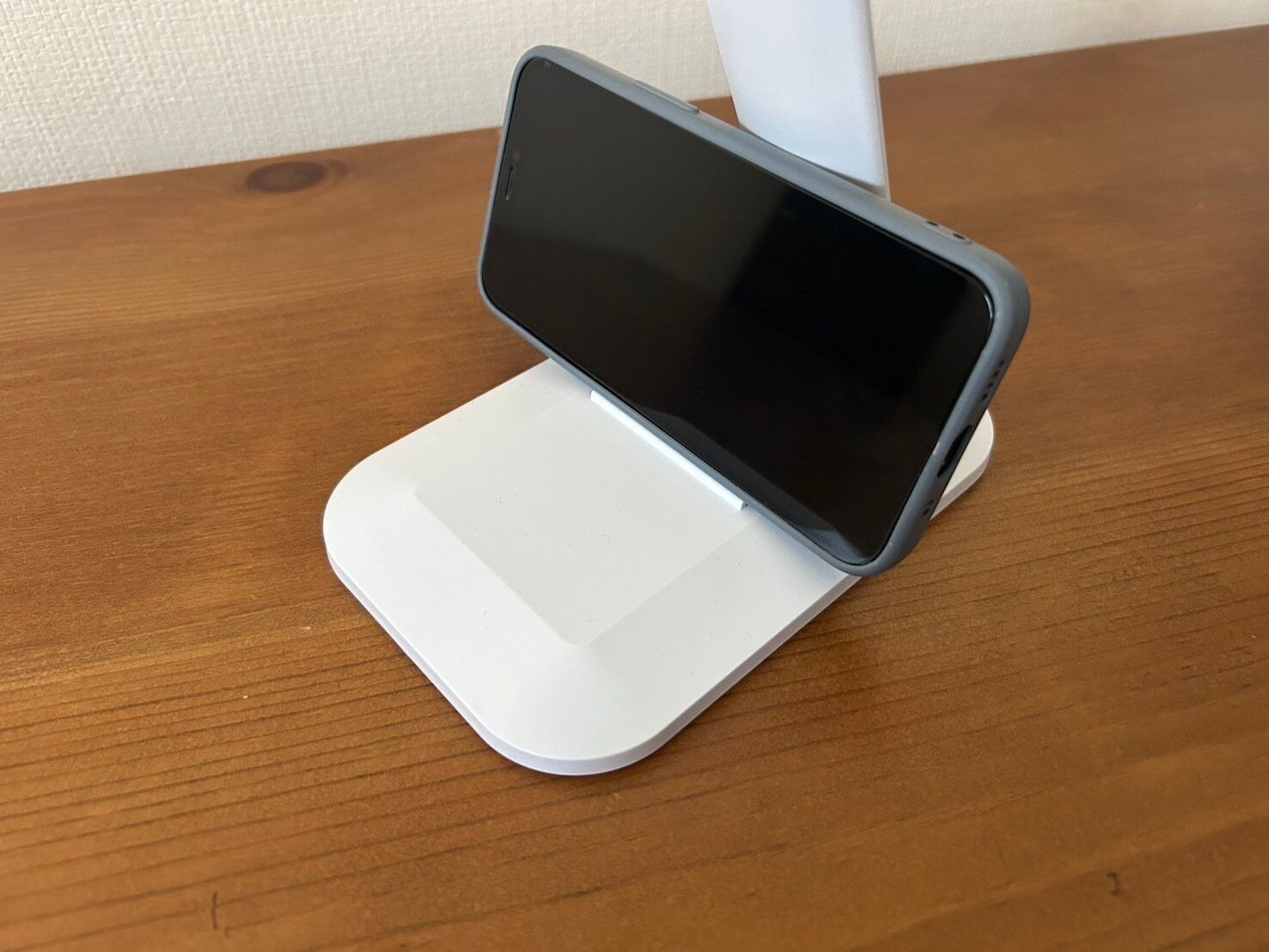 これで550円ってウソでしょ!?ダイソーのデスクライトはただのデスクライトじゃなかった…！