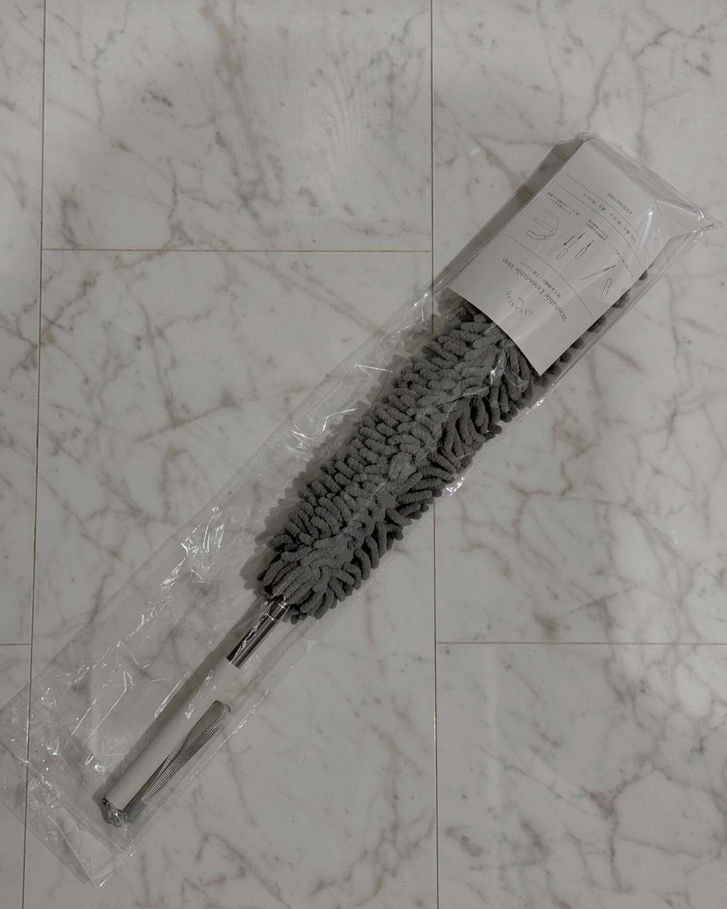 手が届かない場所もキレイに！「洗える伸縮ほこり取りモップ」