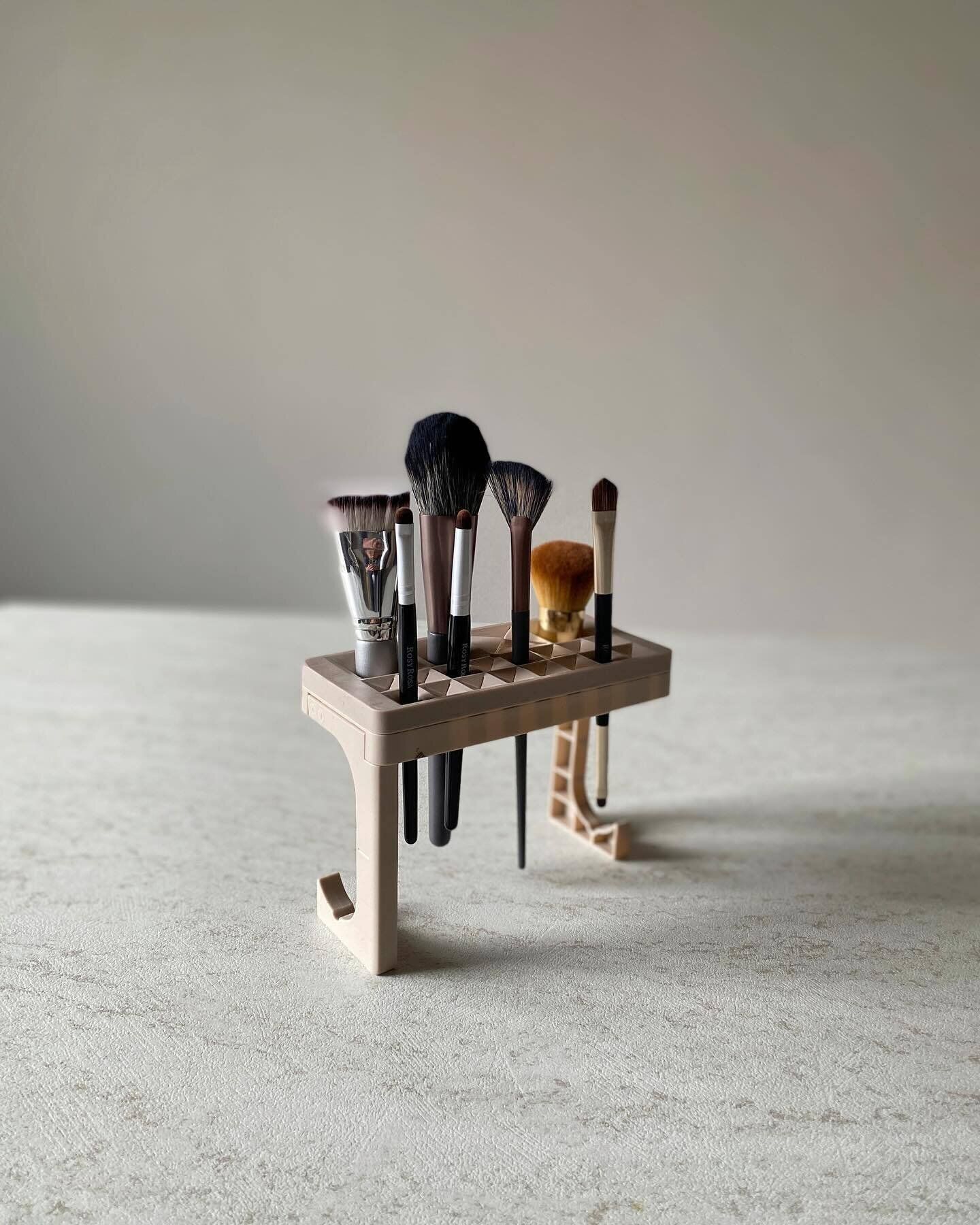 3つの使いかたができる！「干せるブラシスタンド」