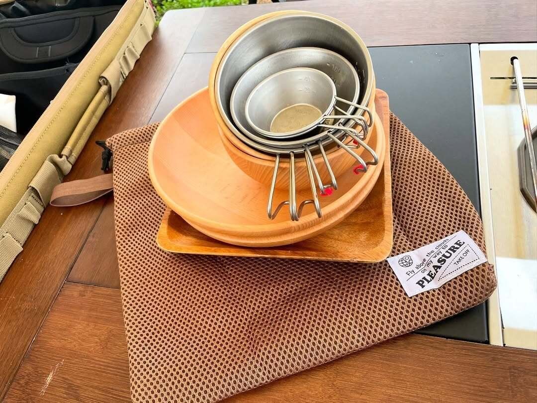 【ダイソー】カビやすい木製食器もまとめて袋に入れられる