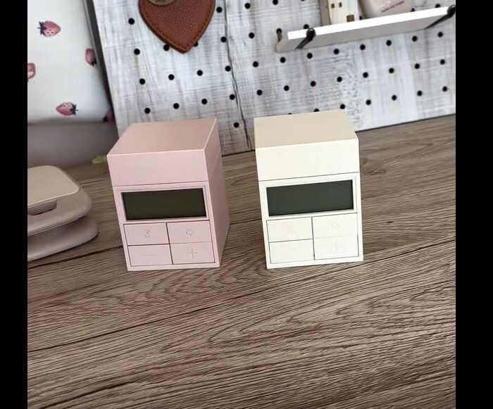 【ダイソー】おしゃれで便利!キューブ型デジタル時計