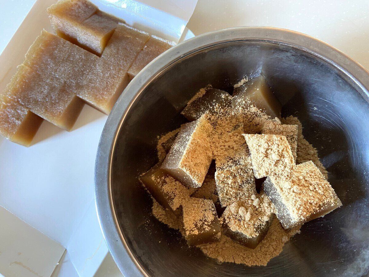 きなこをまぶす