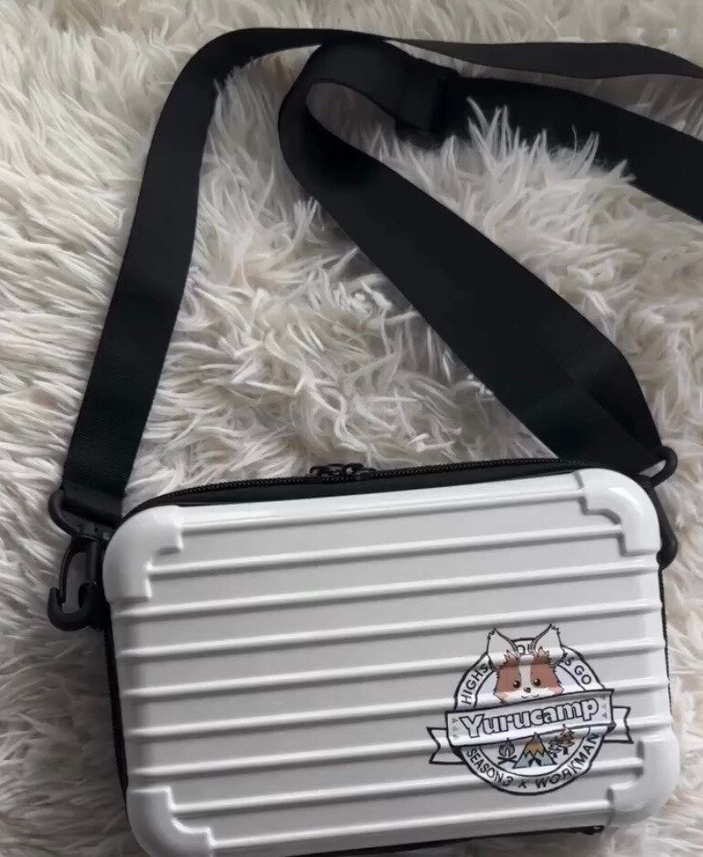 キャンプでの貴重品入れに!「コラボミニキャリーポーチ」