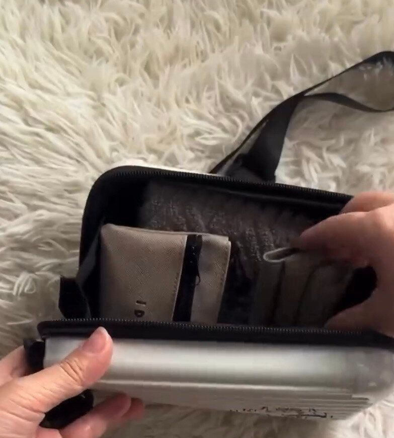 キャンプでの貴重品入れに!「コラボミニキャリーポーチ」