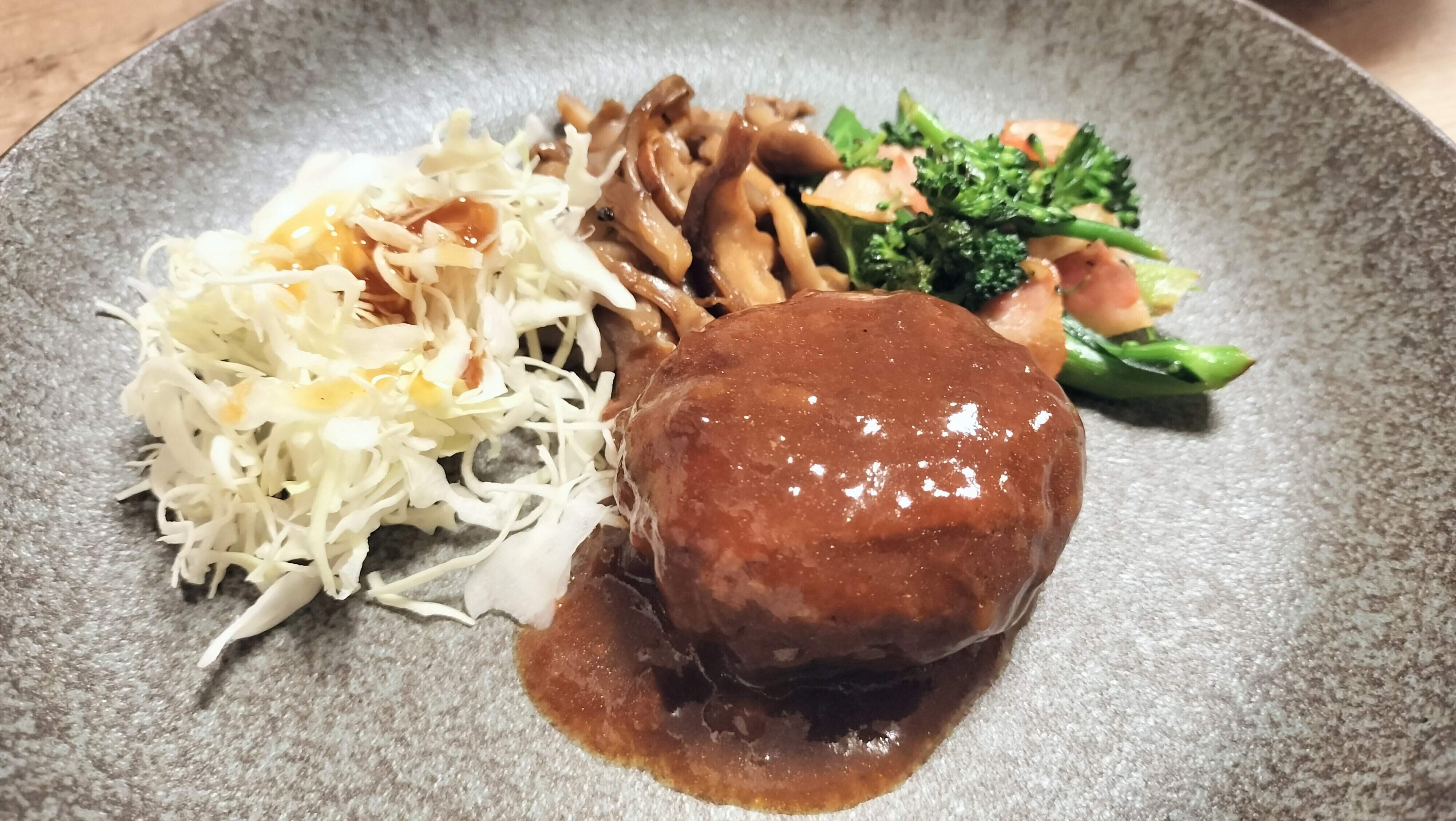 煮込みハンバーグ