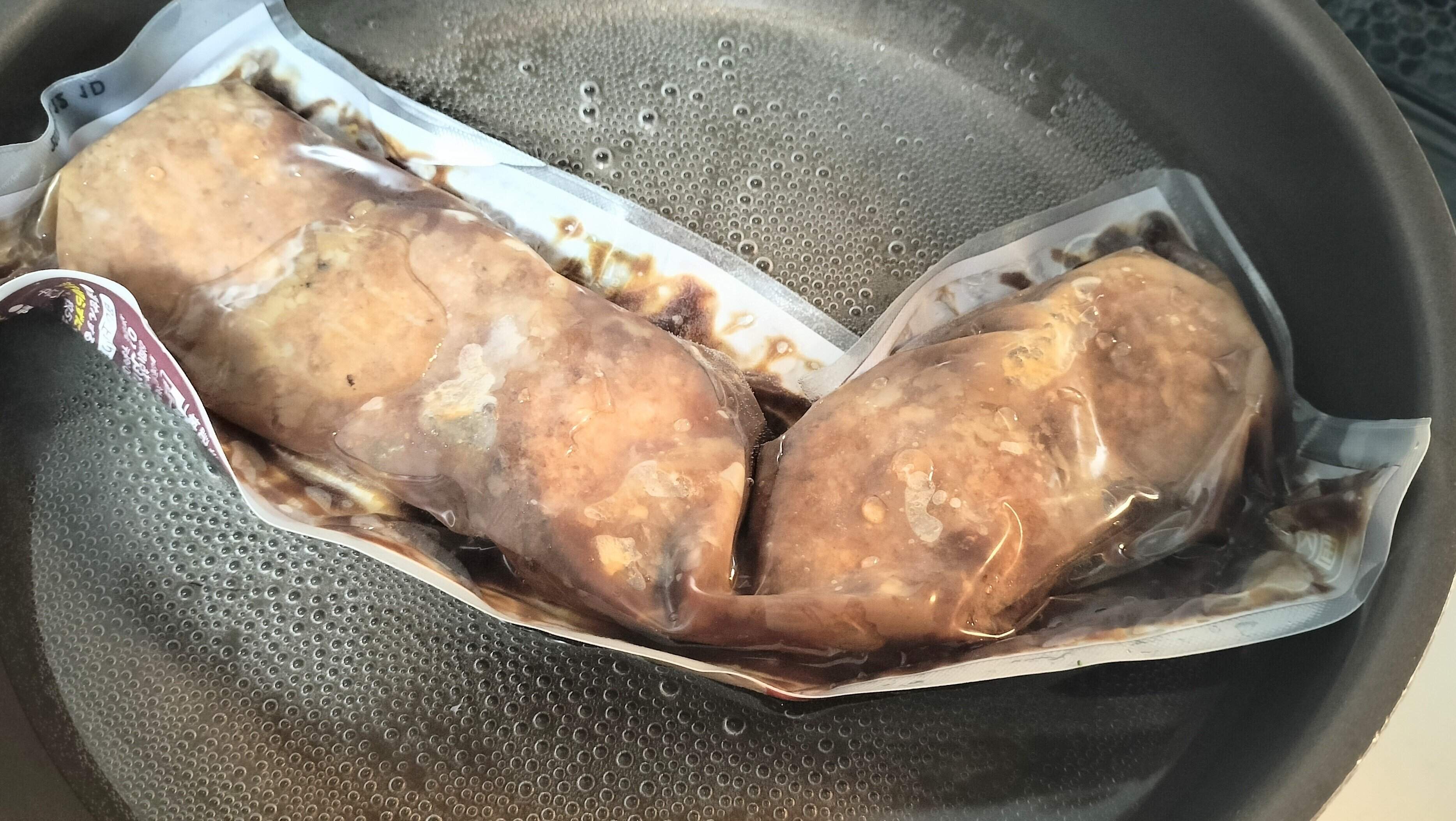 湯せんでハンバーグを温める