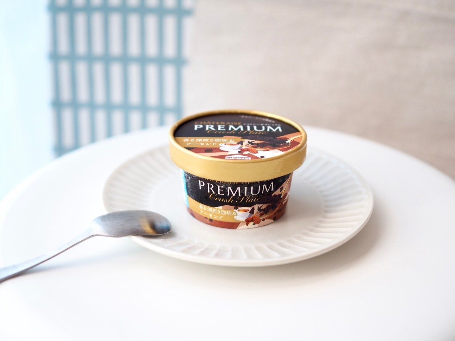 シャトレーゼ「CHATERAISE PREMIUM CRUSH PLATE 香る深煎り珈琲＆アーモンド」商品写真