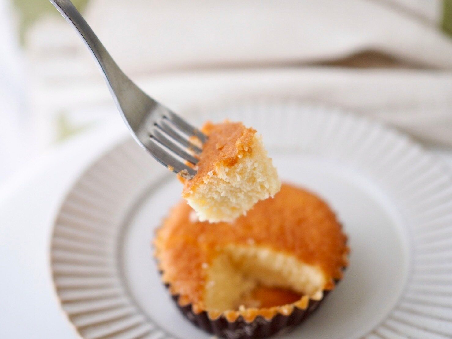 シャトレーゼ「マドレーヌオールドファッション　バター」フォーク写真