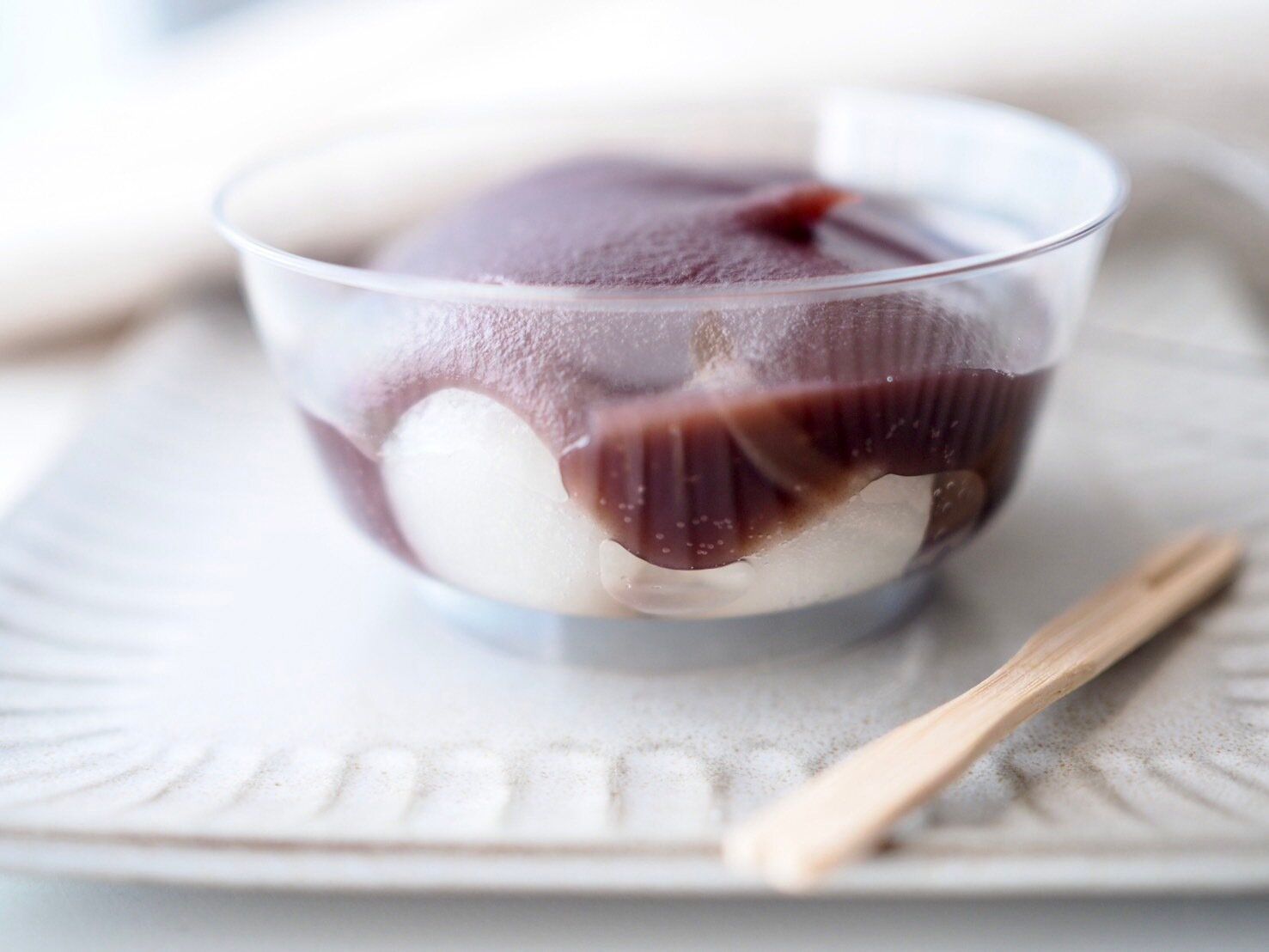 シャトレーゼ「十勝小豆のこし餡団子5個入」横から見た写真