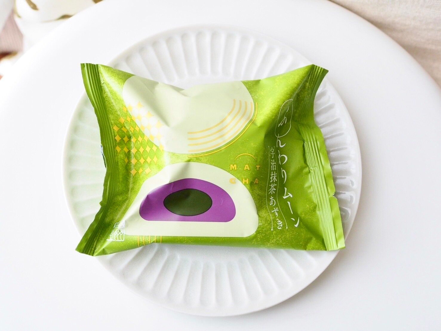 シャトレーゼ「ふんわりムーン　宇治抹茶あずき」商品写真