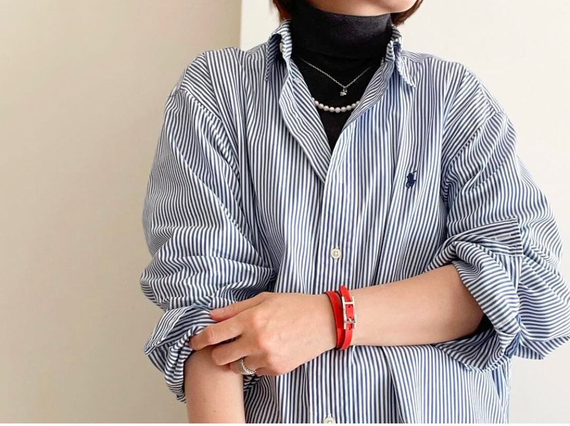 ストライプシャツにタートルネック