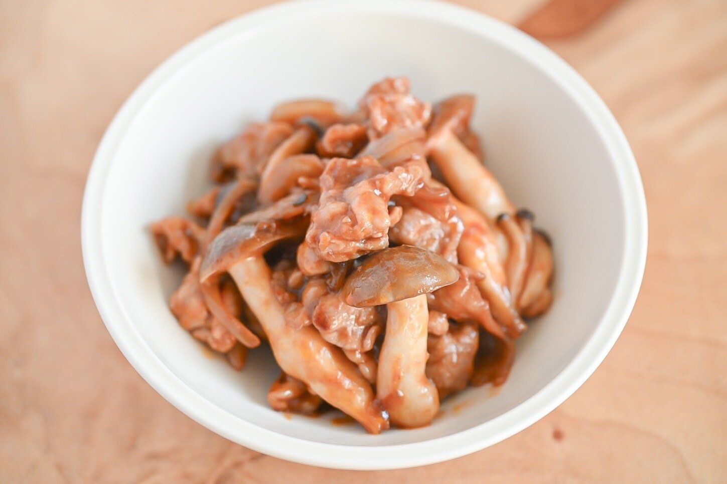 豚肉としめじのバーベキューソース炒め