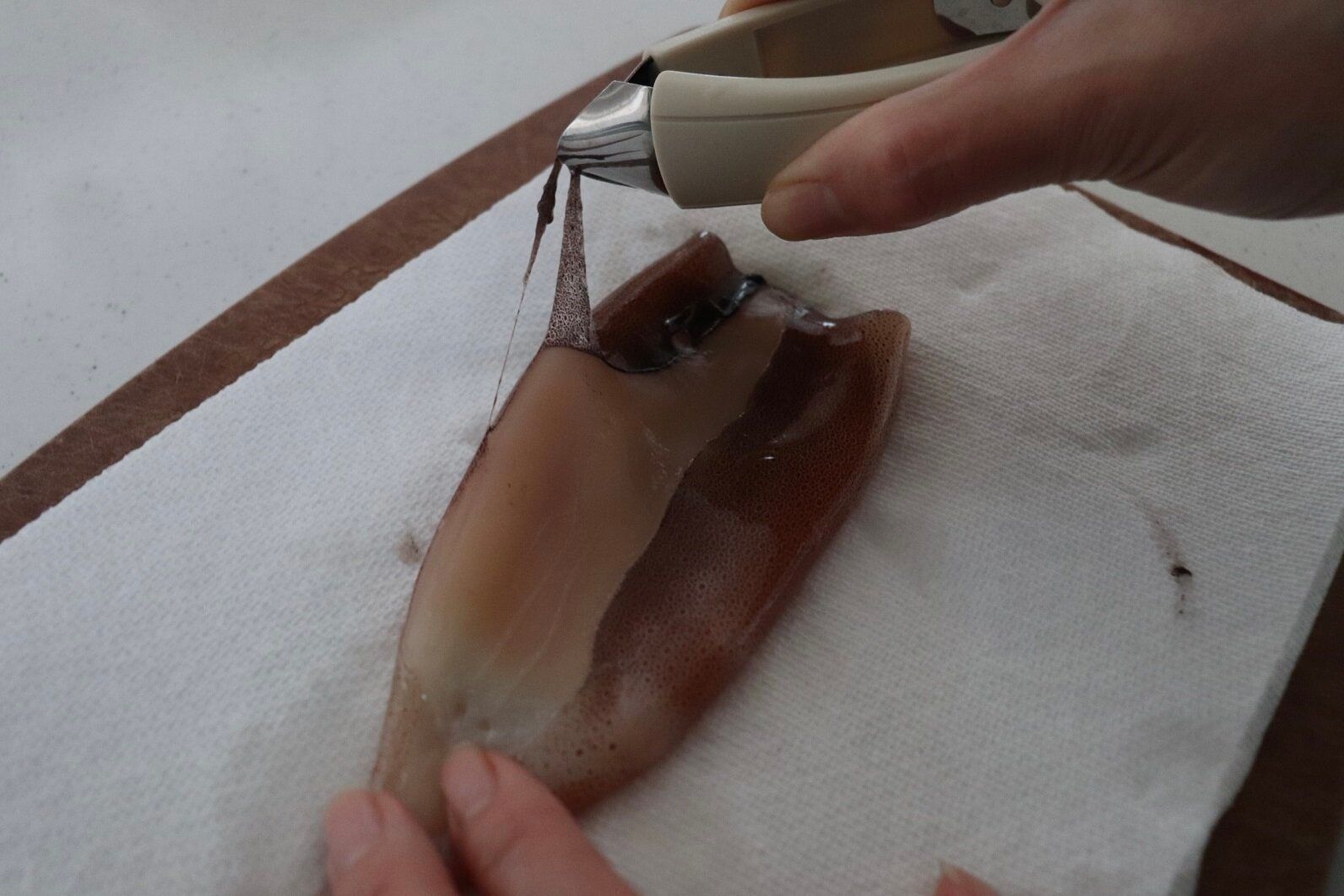 【3COINS】このトング、ただのトングじゃない!?330円で食卓のさまざまシーンで活躍してくれる!