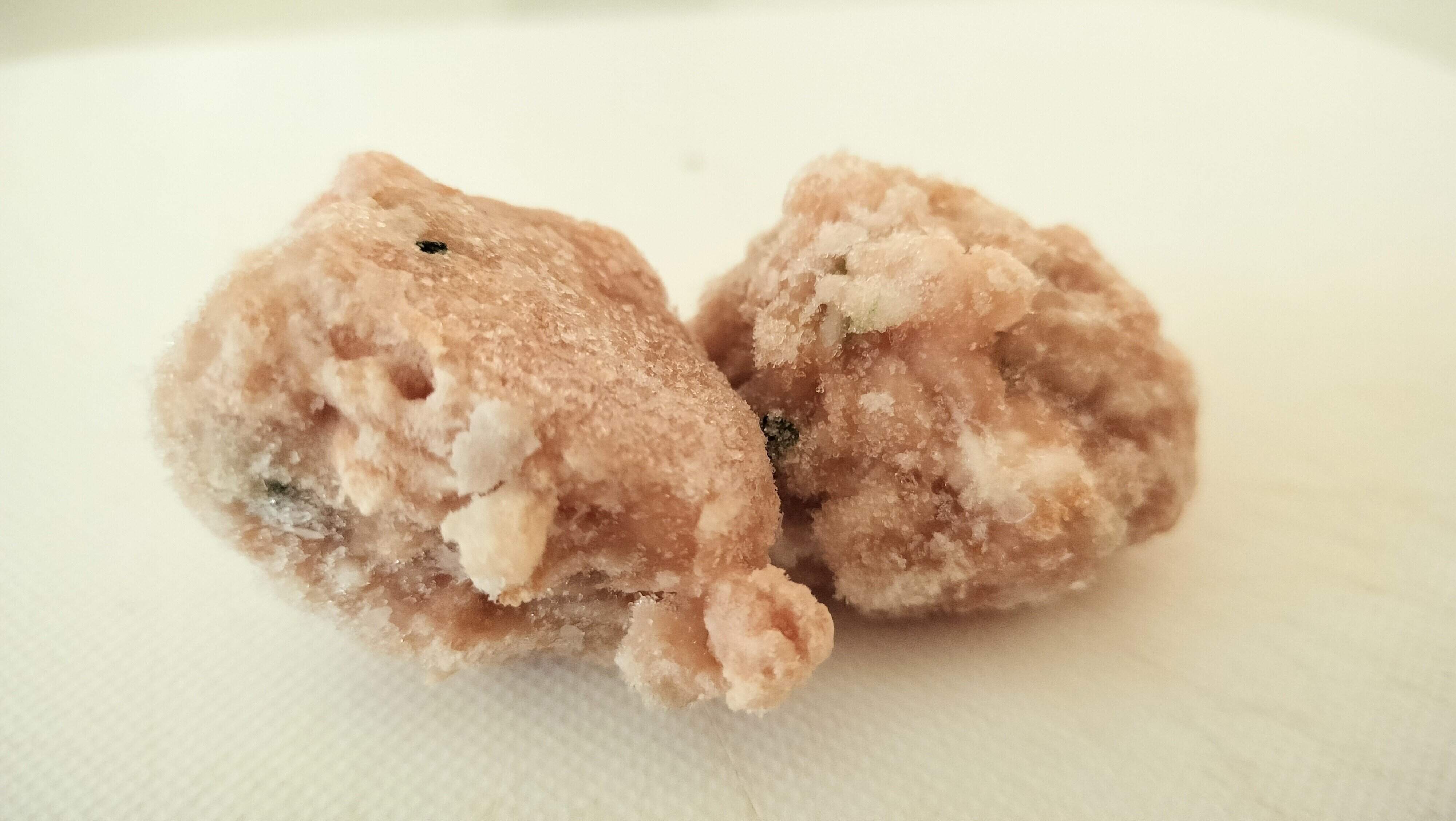 冷凍状態の肉だんご