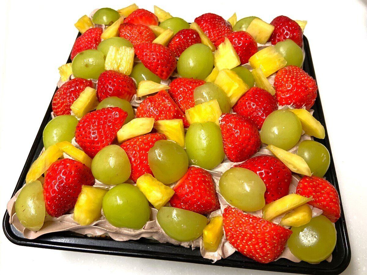 フルーツをトッピング