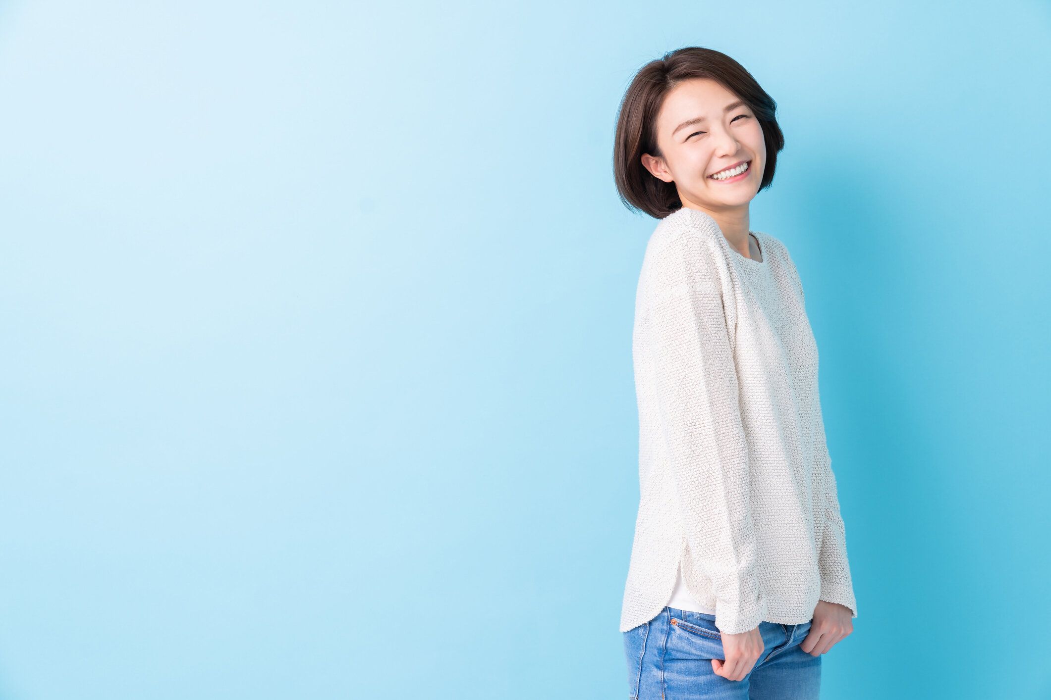 魅力的なアジアの女性リラックス