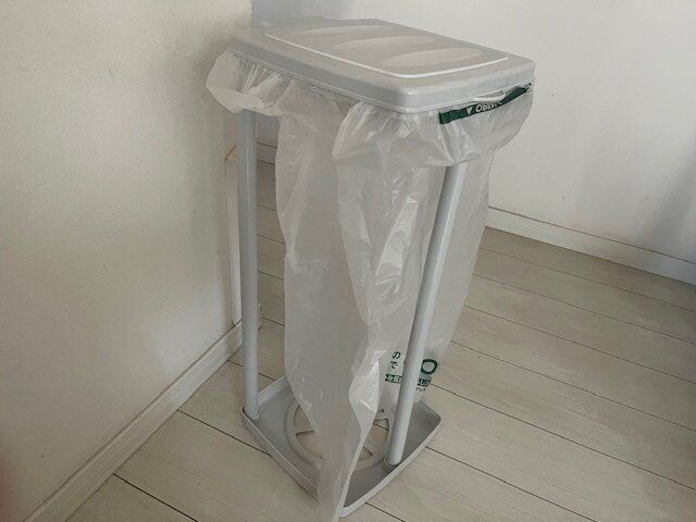 【ダイソー】これこの値段で買えるの？550円（税込み）でも安すぎのゴミ箱ホルダー！