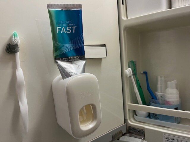 【3COINS】片手で簡単！これ、革命的！歯磨き粉ディスペンサーがすごい