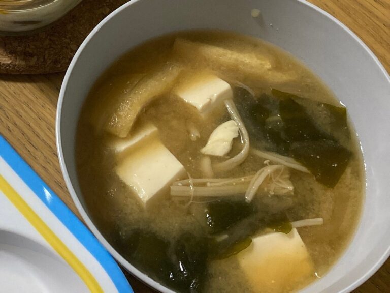 【お味噌汁】入れるだけで絶品に！お味噌汁におすすめ「ちょい足し食材」教えます！