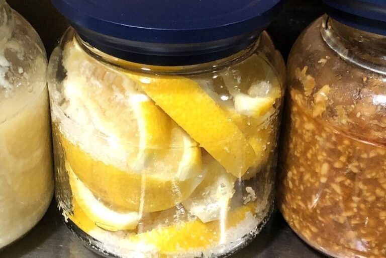 【旬】レモンで保存が効く発酵調味料作っておこう｜塩レモンの作り方