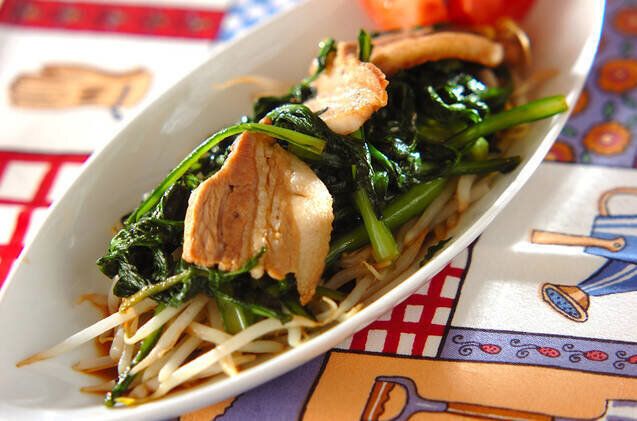 豚バラ肉と菊菜の炒め物