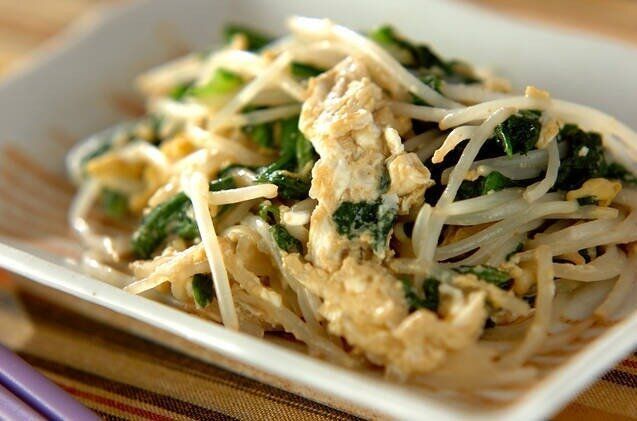 モヤシと春菊の卵炒め