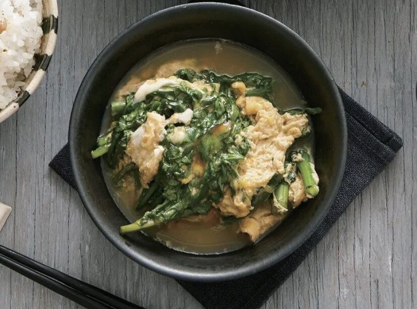 季節の野菜がおいしく味わえるさっと煮♪春菊の卵とじ