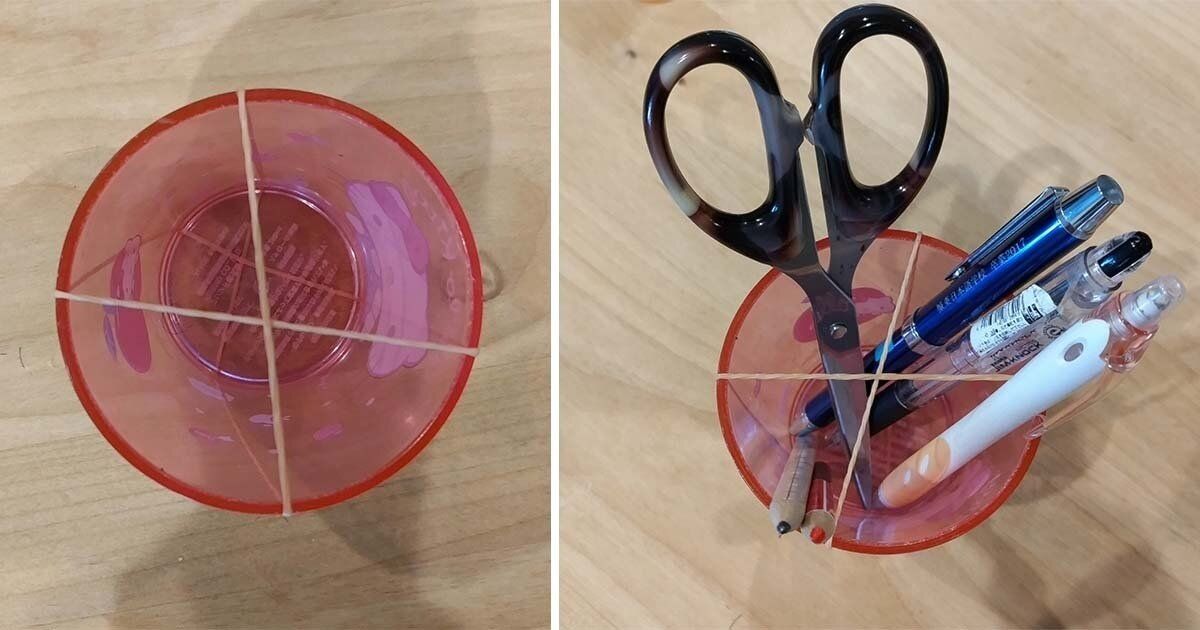 輪ゴムで仕切られたペン立て