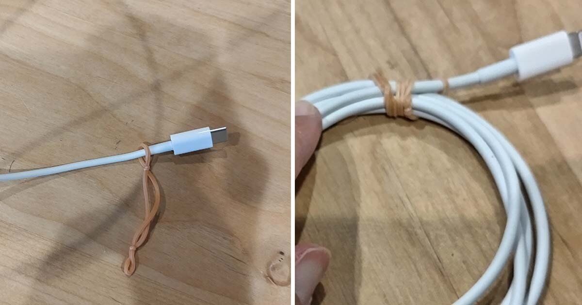 輪ゴムで止めているコード