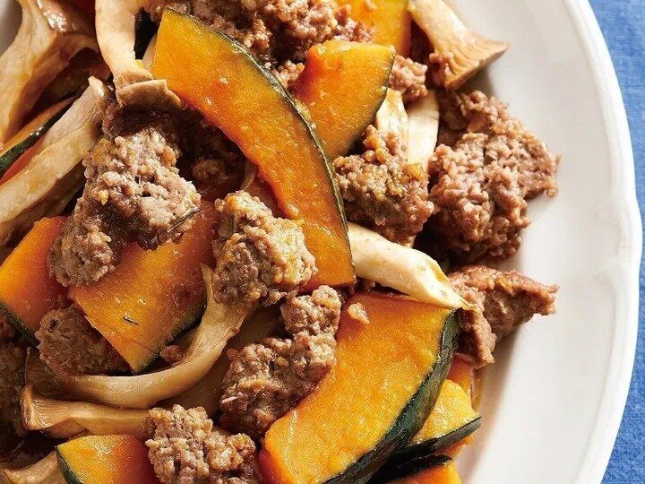 エリンギ入りひき肉とかぼちゃのほったらかしソース蒸し