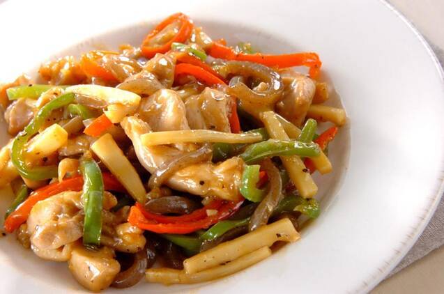 鶏肉で簡単!チンジャオロース