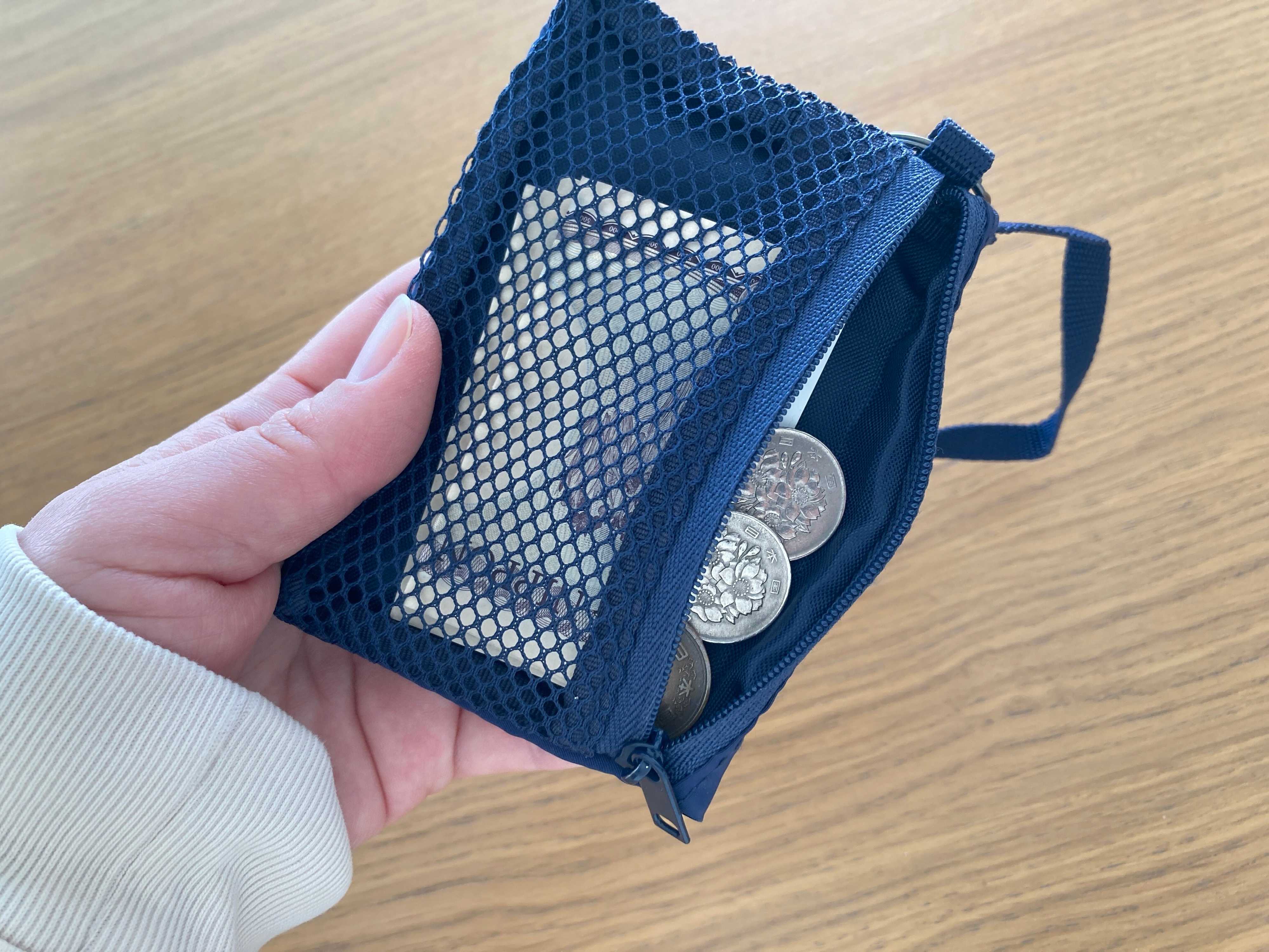 お財布として使う使うポリエステルカードケース