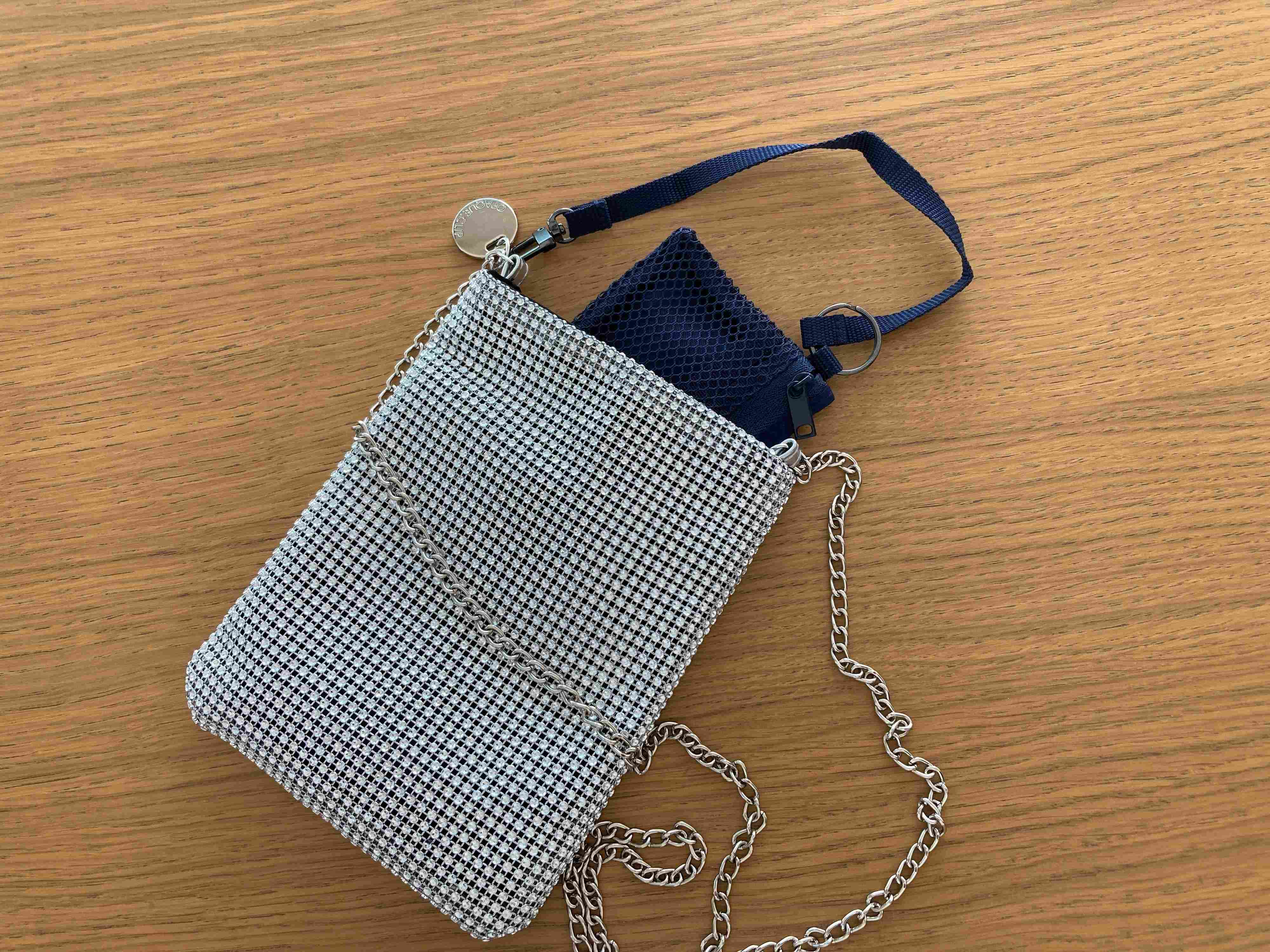 ミニショルダーに入れられたポリエステルカードケース