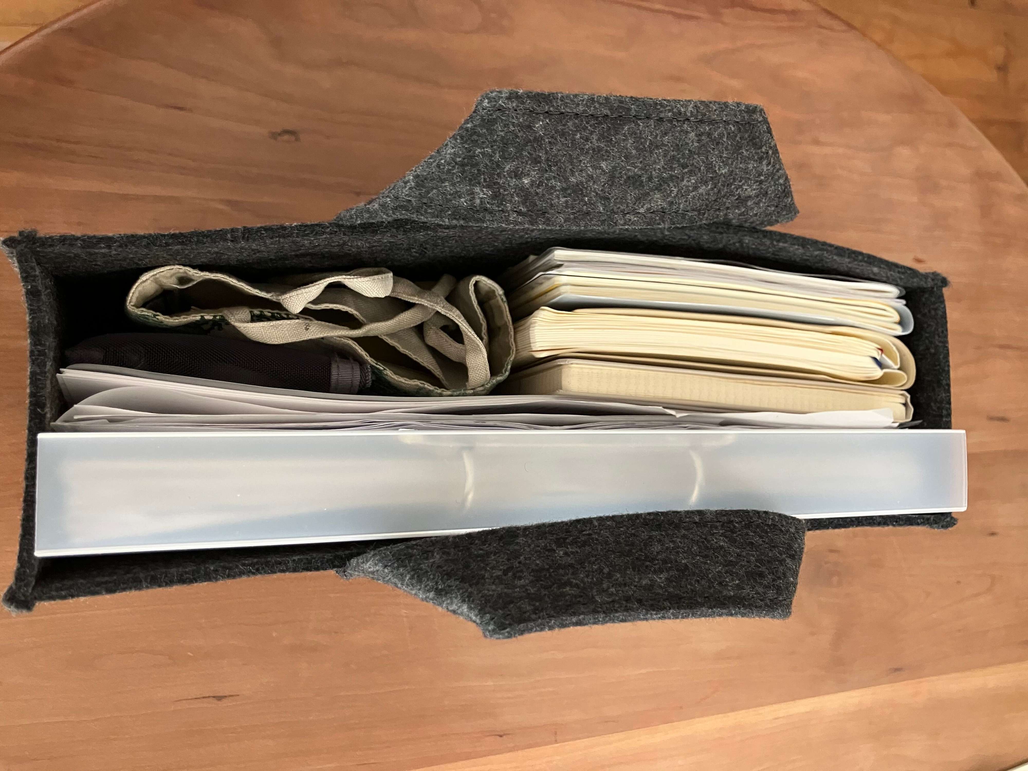 持ち運べるフェルトファイルボックス