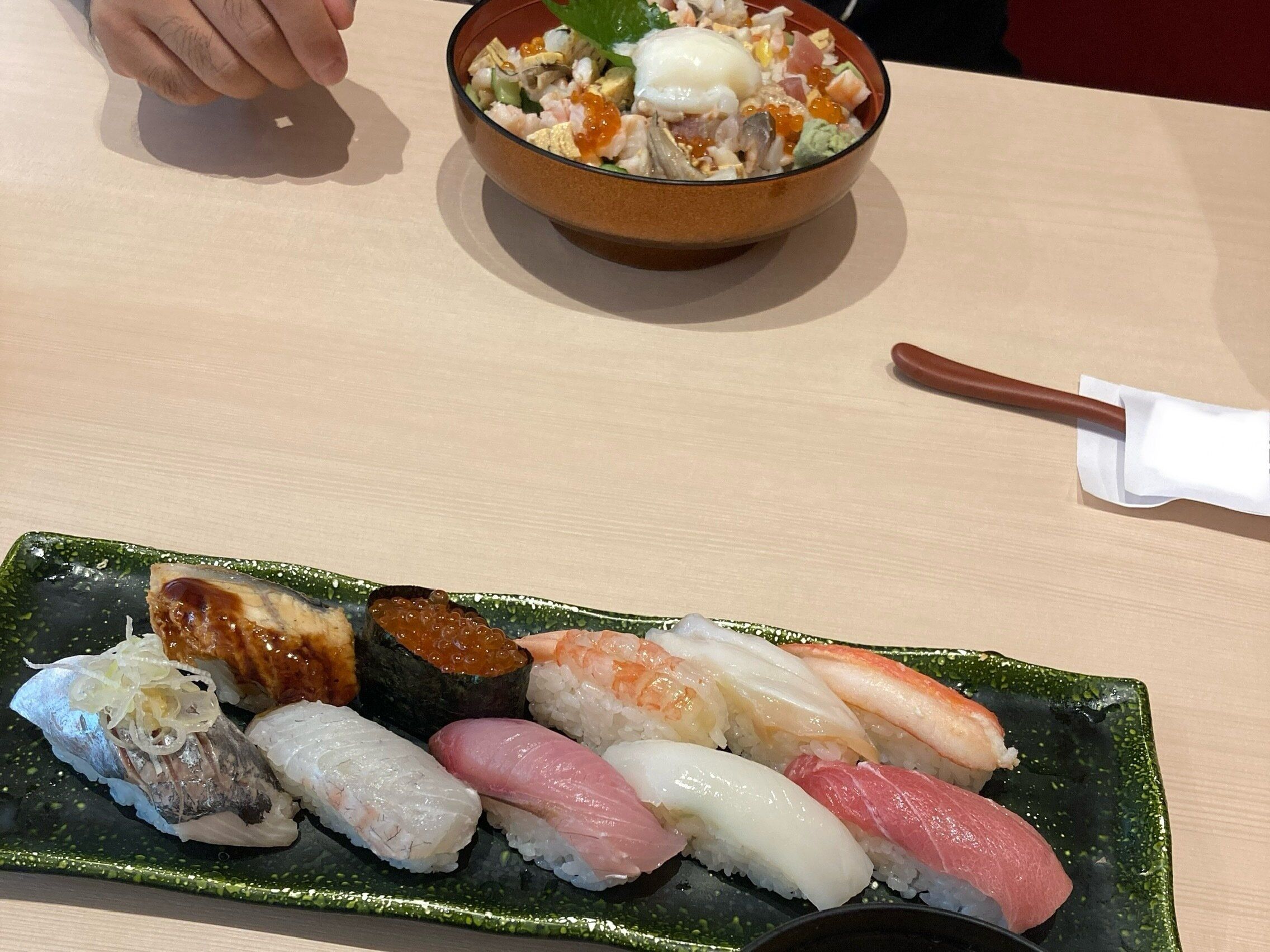 お寿司と海鮮ちらし丼