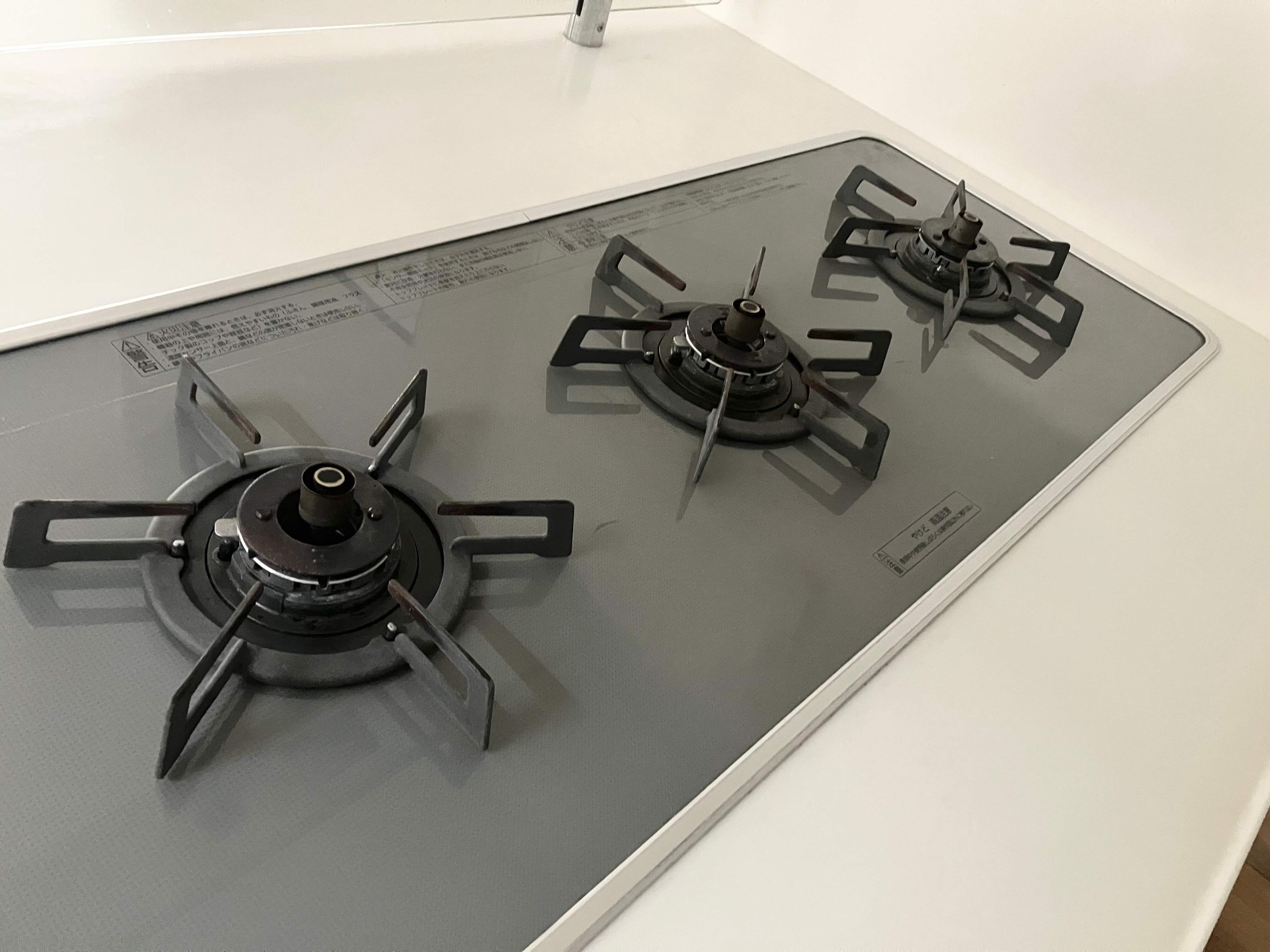 コンロ周りは物を置かない方が掃除が楽でした