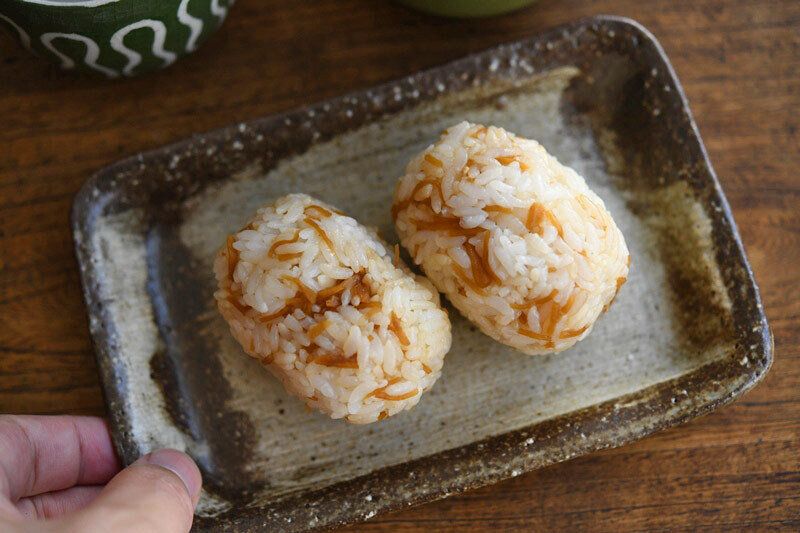生姜おかかのおにぎりのレシピ(生姜の佃煮を使って)
